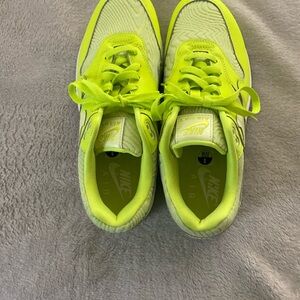 Nike Air Max 1 PRM
Volt Low Topography Shoes, Mens Sz 8 NWOT